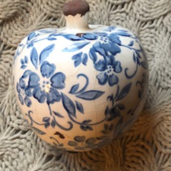 *HOST PICK* Aged Floral Apple Piece *NEW* - Picture 3 of 4